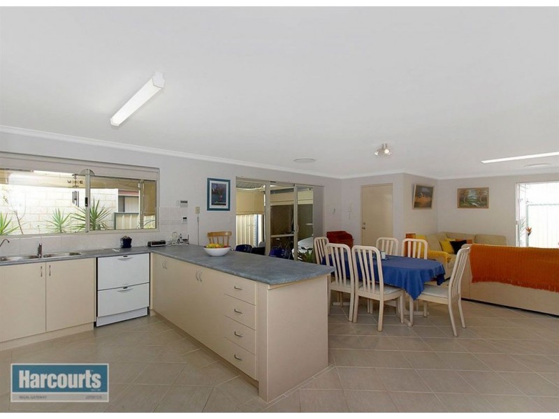 11 Village Lane, Success WA 6164