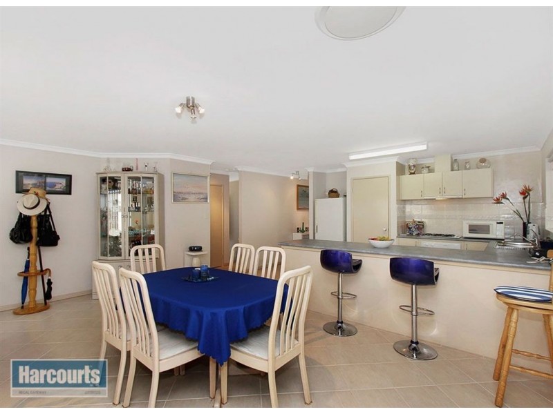 11 Village Lane, Success WA 6164