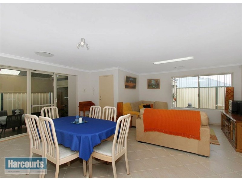 11 Village Lane, Success WA 6164