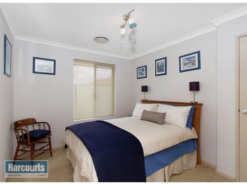 11 Village Lane, Success WA 6164