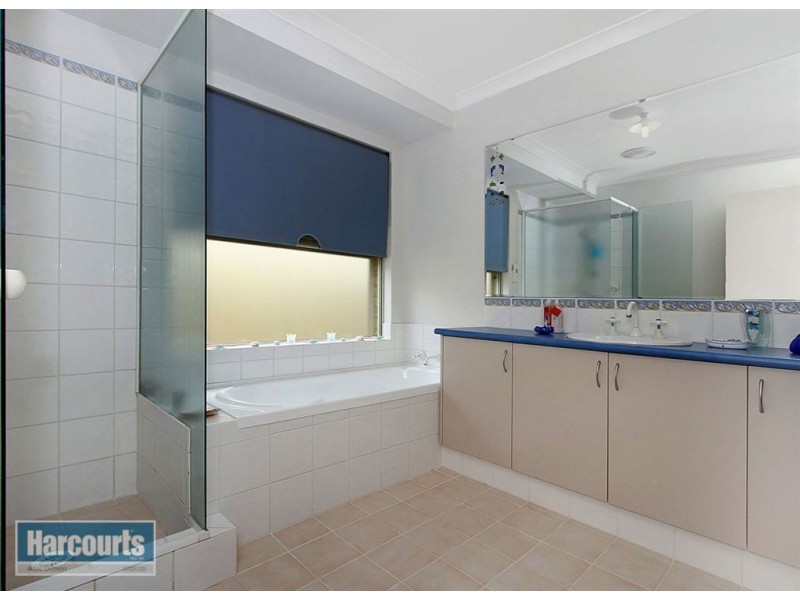 11 Village Lane, Success WA 6164