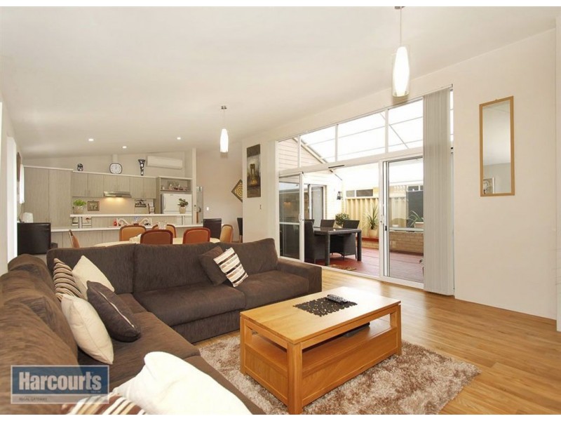 17 Essence Bend, Atwell WA 6164