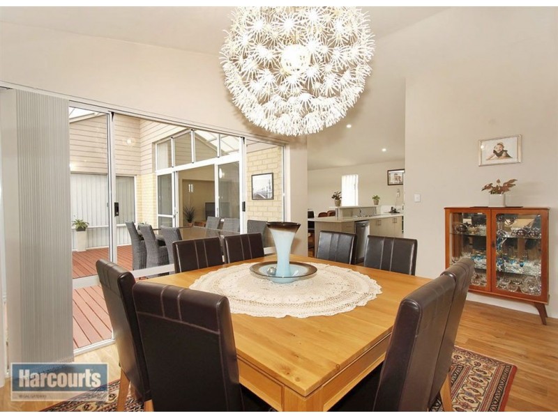 17 Essence Bend, Atwell WA 6164