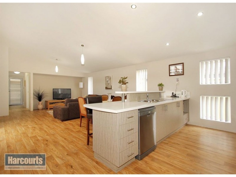 17 Essence Bend, Atwell WA 6164