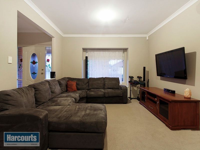 8 Saint Claire Gardens, Atwell WA 6164