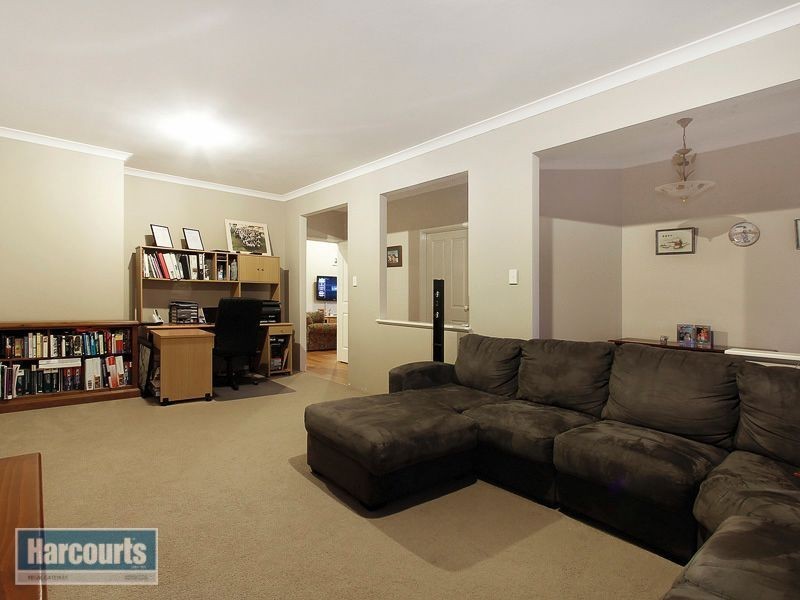 8 Saint Claire Gardens, Atwell WA 6164