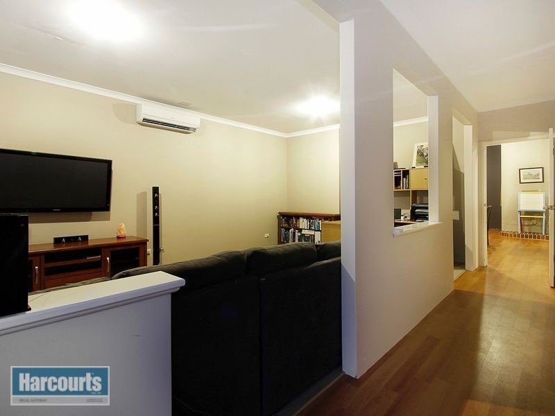 8 Saint Claire Gardens, Atwell WA 6164