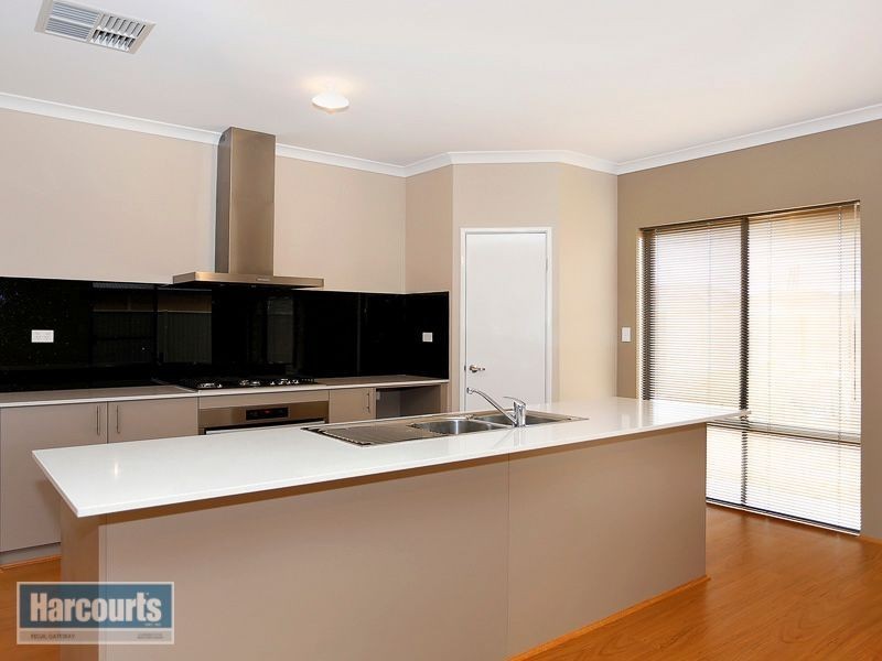 14 Hartz Way, Wandi WA 6167