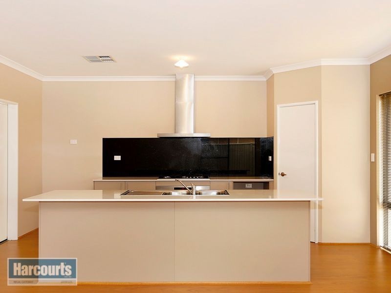14 Hartz Way, Wandi WA 6167