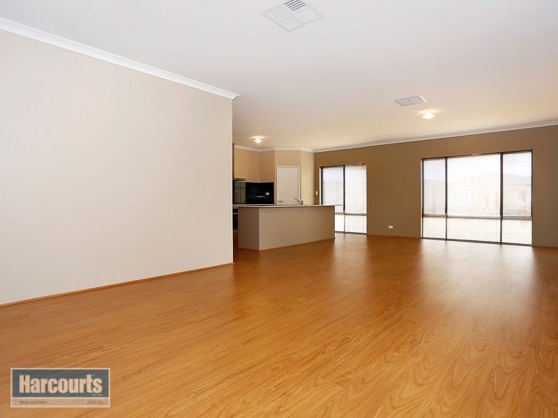 14 Hartz Way, Wandi WA 6167