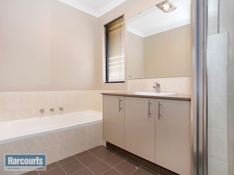 14 Hartz Way, Wandi WA 6167