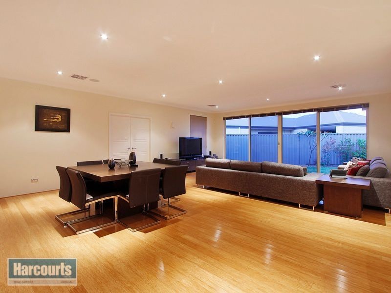 43 Hillhouse way, Piara Waters WA 6112