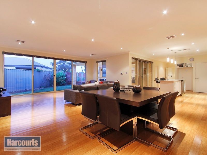 43 Hillhouse way, Piara Waters WA 6112
