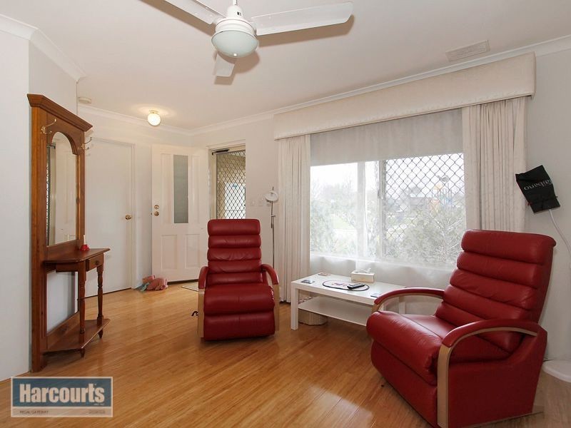 4 Tozer Loop, Atwell WA 6164