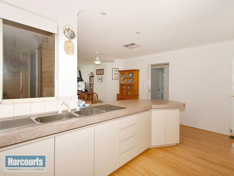 4 Tozer Loop, Atwell WA 6164