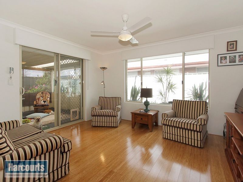 4 Tozer Loop, Atwell WA 6164