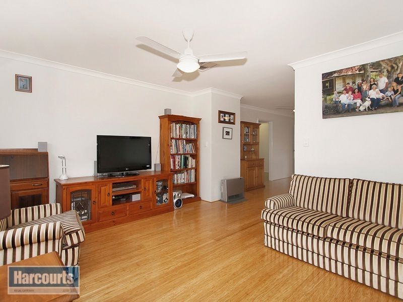 4 Tozer Loop, Atwell WA 6164
