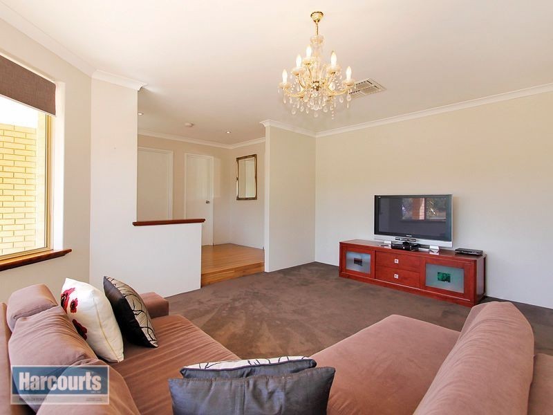 303 Foxton Drive, Oakford WA 6121