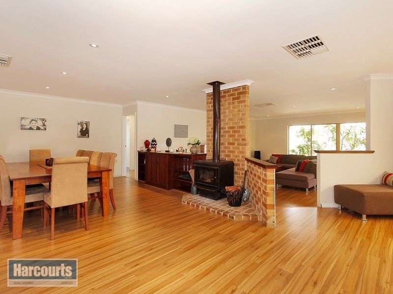 303 Foxton Drive, Oakford WA 6121