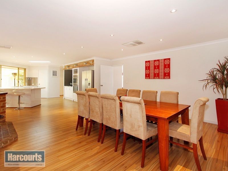 303 Foxton Drive, Oakford WA 6121