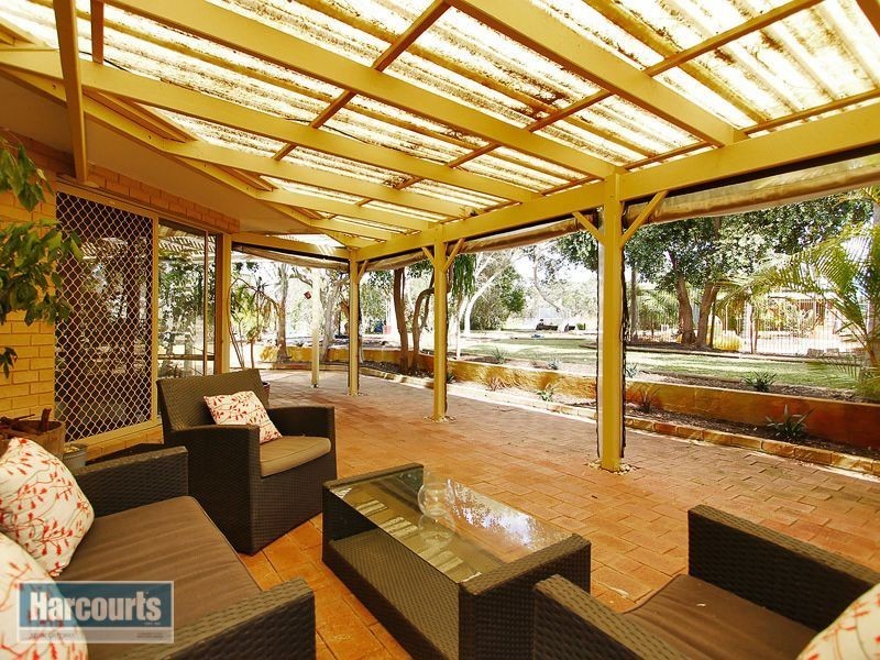 303 Foxton Drive, Oakford WA 6121