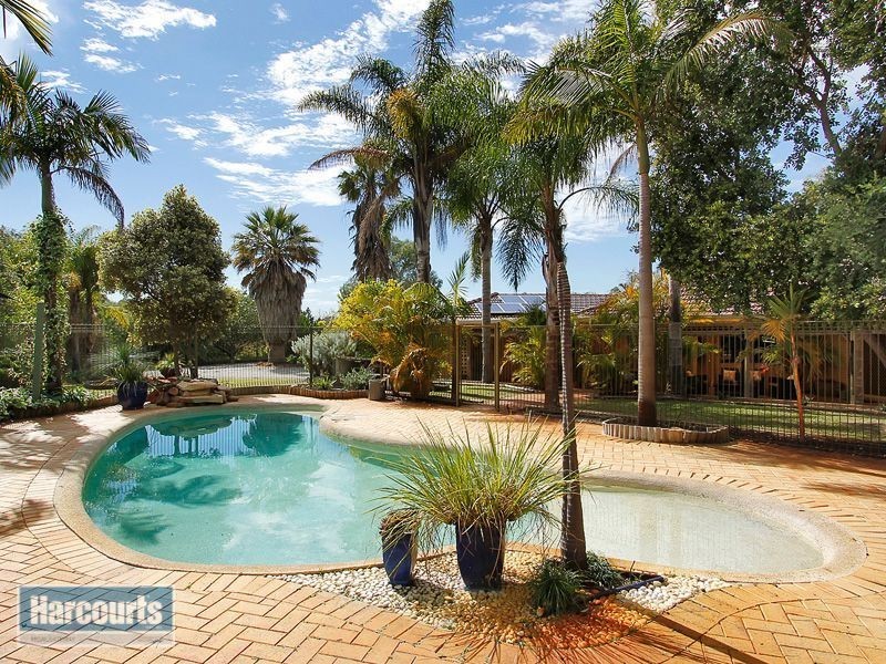 303 Foxton Drive, Oakford WA 6121