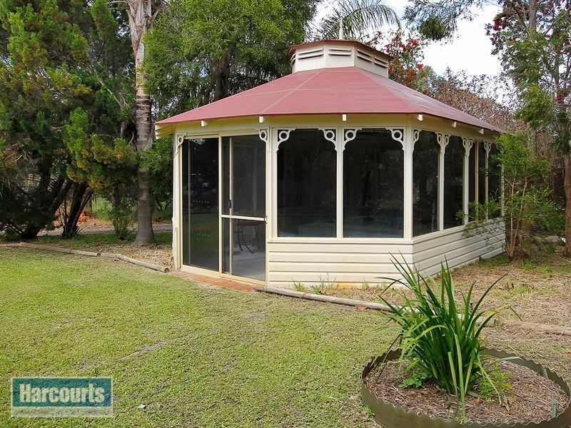 303 Foxton Drive, Oakford WA 6121