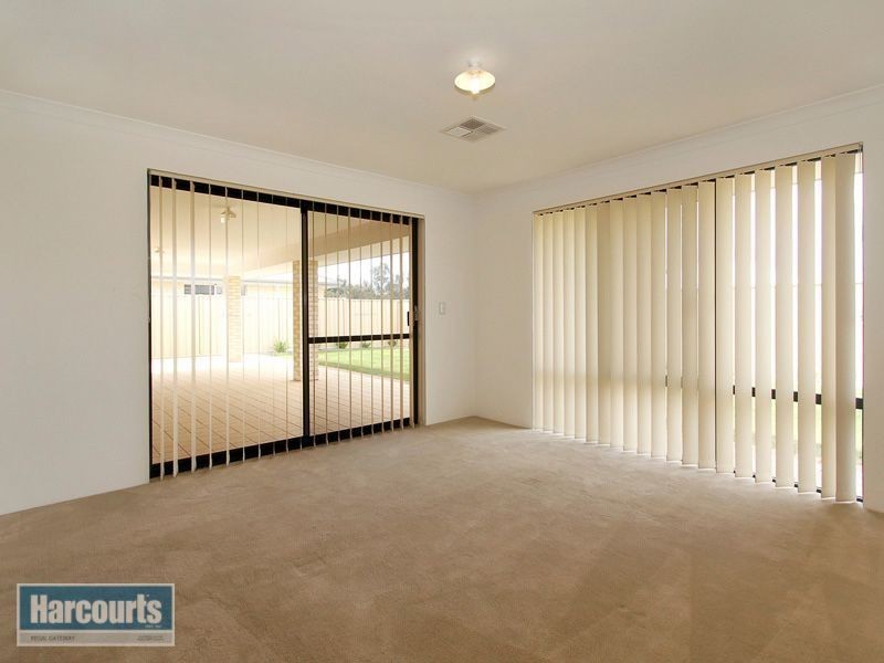 5 Cousins Street, Hammond Park WA 6164