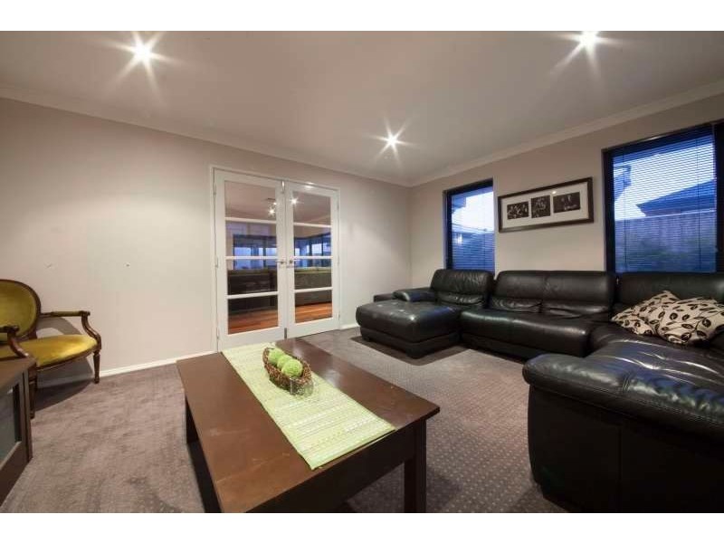 4 Hygeia bend, Atwell WA 6164