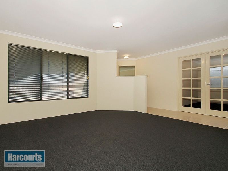 15 Neilson Street, Hammond Park WA 6164