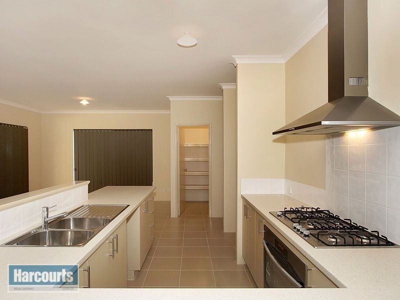 15 Neilson Street, Hammond Park WA 6164