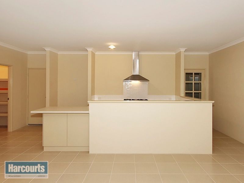 15 Neilson Street, Hammond Park WA 6164