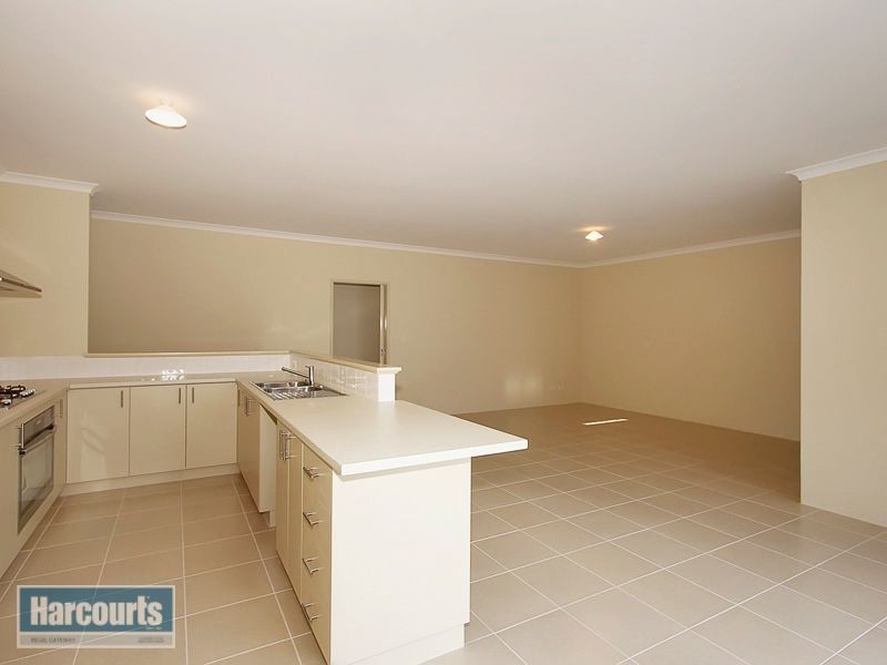 15 Neilson Street, Hammond Park WA 6164