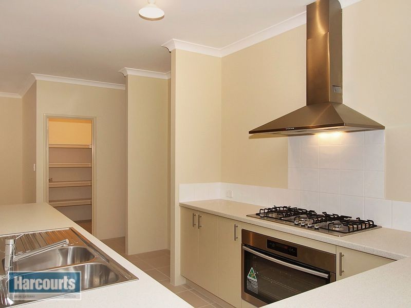 15 Neilson Street, Hammond Park WA 6164