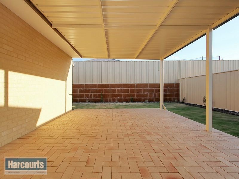 15 Neilson Street, Hammond Park WA 6164