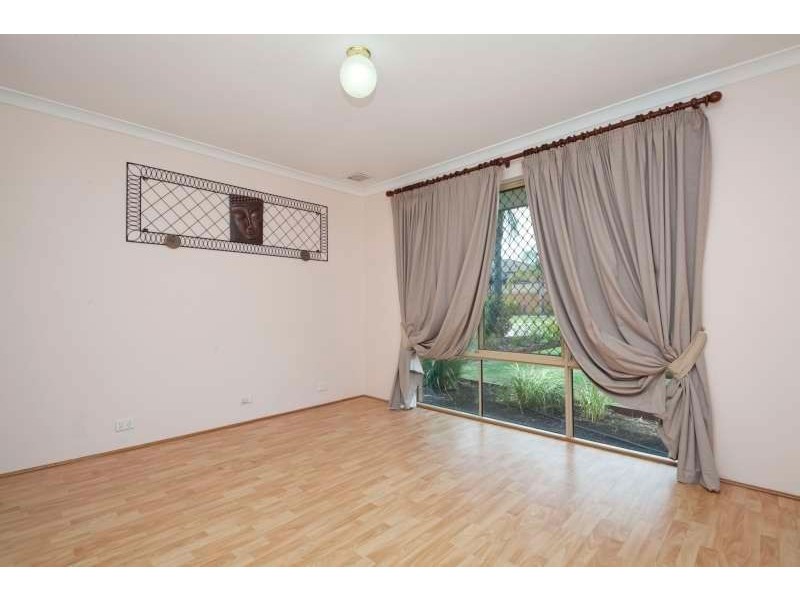 48 Derwent Crescent, Success WA 6164