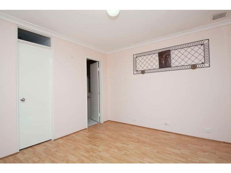 48 Derwent Crescent, Success WA 6164