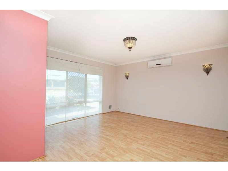 48 Derwent Crescent, Success WA 6164