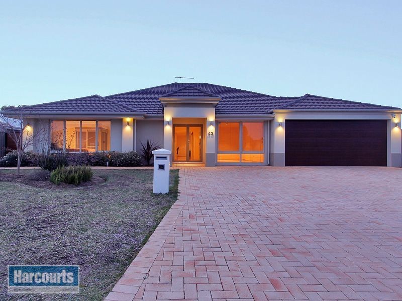 43 Hillhouse Way, Piara Waters WA 6112