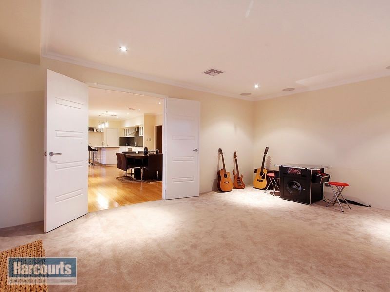 43 Hillhouse Way, Piara Waters WA 6112