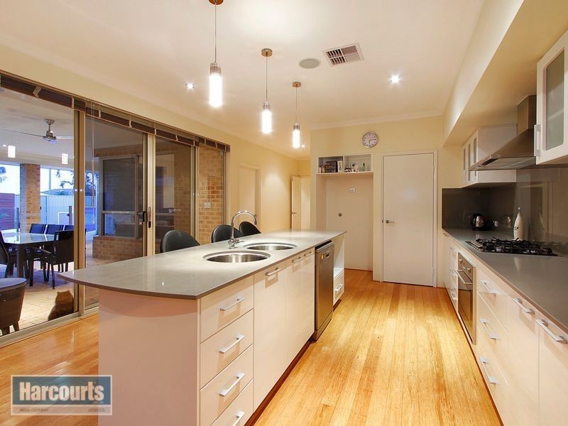 43 Hillhouse Way, Piara Waters WA 6112