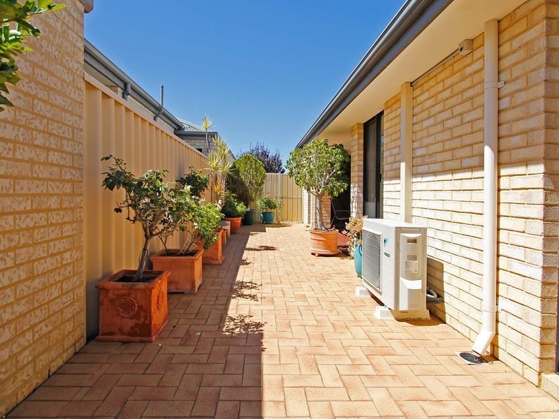 100 Aurora Drive, Atwell WA 6164