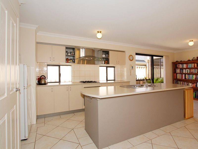 100 Aurora Drive, Atwell WA 6164