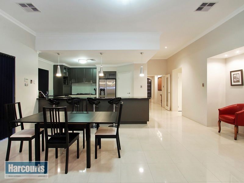 18 Giverny Gardens, Aubin Grove WA 6164
