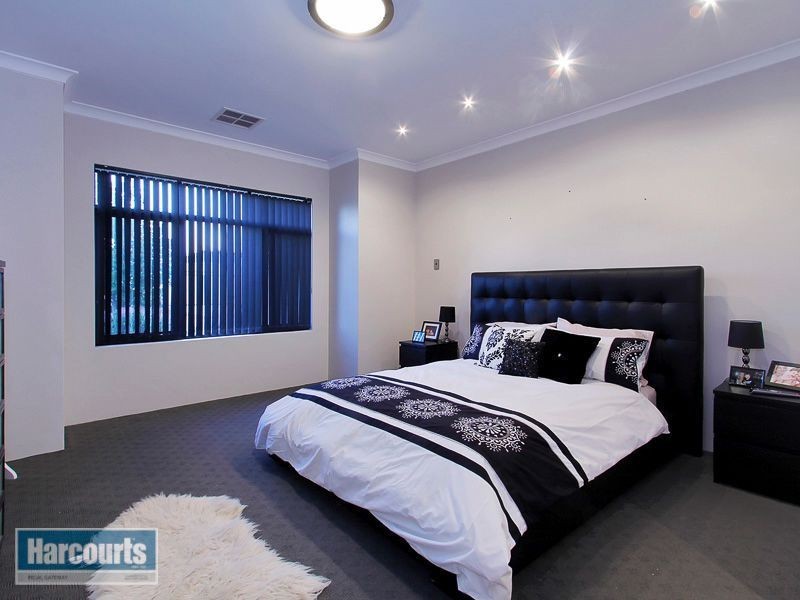 18 Giverny Gardens, Aubin Grove WA 6164