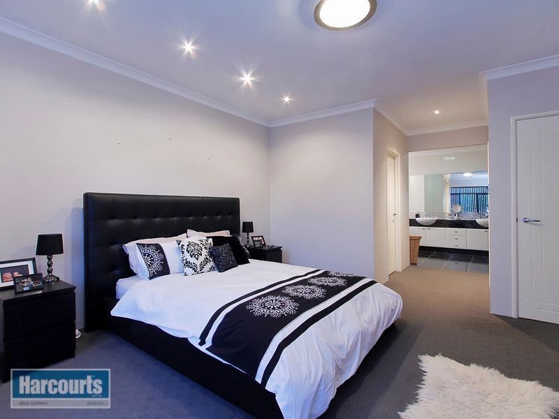 18 Giverny Gardens, Aubin Grove WA 6164