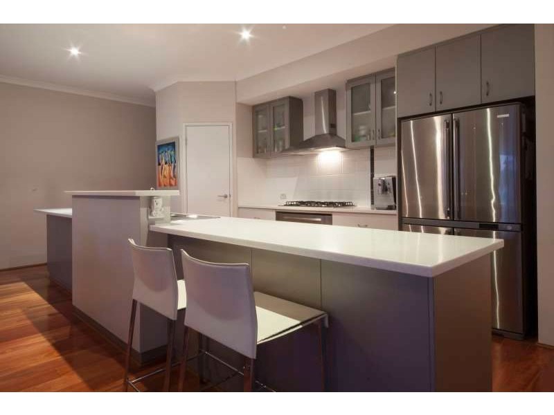 4 Hygeia Bend, Atwell WA 6164