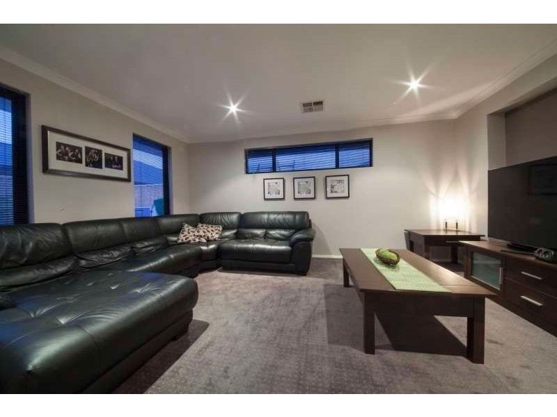 4 Hygeia Bend, Atwell WA 6164