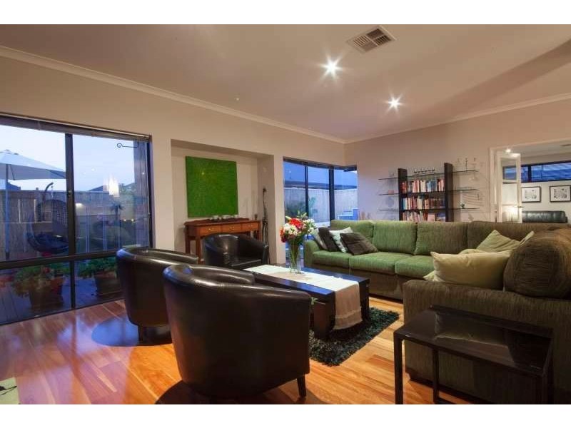 4 Hygeia Bend, Atwell WA 6164