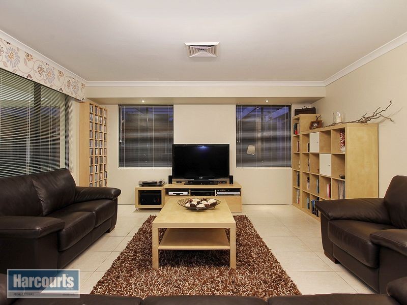 11 Halcyon Way, Atwell WA 6164